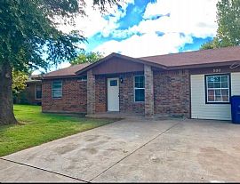 800 W Perry Dr, Mustang, Ok 73064 3 Beds 1 Bath 1,215 Sqft  in Mustang, OK