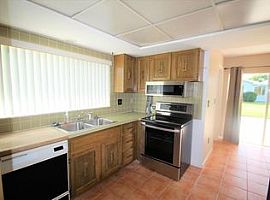 896 Port Malabar Blvd Ne, Palm Bay, Fl 32905 3 Beds 2 Baths 2,5 in Palm Bay, FL (Photo 5 of 6)