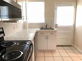 117 Broward St, Tallahassee, Fl 32301 3 Beds 1 Bath 1,297 Sqft in Tallahassee, FL (Photo 2 of 4)