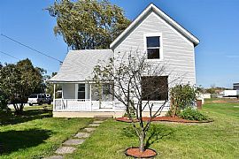 Charming 3 Bedroom Home  in Crown Point, IN