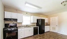 5602 Mockernut Ln, Louisville, Ky 3 Beds 1 Bath in Louisville, KY (Photo 4 of 10)