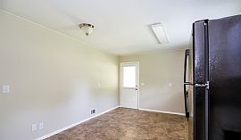 5602 Mockernut Ln, Louisville, Ky 3 Beds 1 Bath in Louisville, KY (Photo 6 of 10)