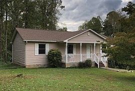 3 Beds 3 Baths in Johnson City, TN (Photo 2 of 7)