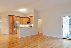 421 Bayview Ave, Naperville, Il 60565 2 Beds 2 Baths 966 Sqft in Naperville, IL (Photo 5 of 6)