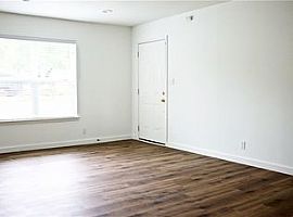  6211 Palm Cir, Austin, Tx 78741  in Austin, TX (Photo 7 of 9)