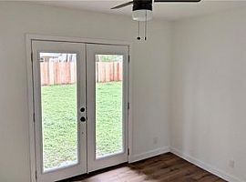  6211 Palm Cir, Austin, Tx 78741  in Austin, TX (Photo 9 of 9)