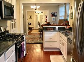  This Is The Lower Unfurnished Unit of a Duplex on a Small Park in New Orleans, LA (Photo 4 of 12)