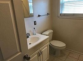 Charming 2 Bedrooms  in New Orleans, LA (Photo 5 of 6)