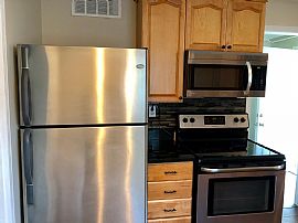 Charming 3 Bedrooms and 2 Bathroom in Akron, OH (Photo 4 of 10)