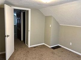 Charming 3 Bedrooms and 2 Bathroom in Akron, OH (Photo 5 of 10)