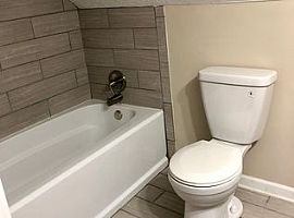 Charming 3 Bedrooms and 2 Bathroom in Akron, OH (Photo 8 of 10)
