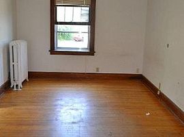 4 Beds 2 Baths. Please Contact: #503-832-7688 For Interest Or F in Madison, WI (Photo 7 of 8)