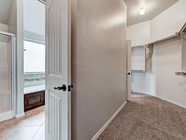 Comfortable 4beds 2baths Home in Oklahoma City, OK (Photo 11 of 12)