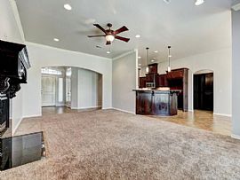 Comfortable 4beds 2baths Home in Oklahoma City, OK (Photo 5 of 12)