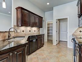 Comfortable 4beds 2baths Home in Oklahoma City, OK (Photo 7 of 12)