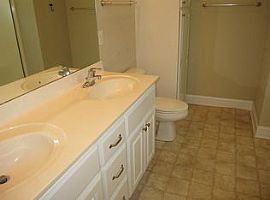 3 Beds 2 Baths in New Bern, NC (Photo 6 of 8)