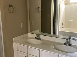 3 Beds 2 Baths in Charlotte, NC (Photo 4 of 7)