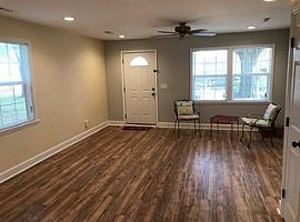 2 Beds 1.5 Baths in Charlotte, NC (Photo 2 of 8)
