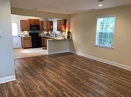 2 Beds 1.5 Baths in Charlotte, NC (Photo 3 of 8)