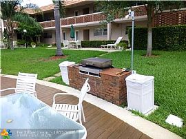 2800 Ne 14th Street Cswy Apt 114, Pompano Beach, Fl 33062 1 Bed in Pompano Beach, FL (Photo 3 of 9)