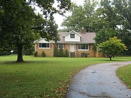 9213 Fairground Rd, Louisville, Ky   4 Beds 3 Baths in Louisville, KY
