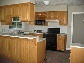 9213 Fairground Rd, Louisville, Ky   4 Beds 3 Baths in Louisville, KY (Photo 6 of 8)