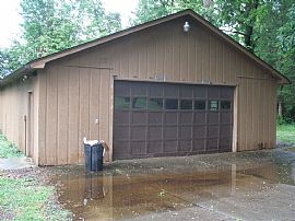 9213 Fairground Rd, Louisville, Ky   4 Beds 3 Baths in Louisville, KY (Photo 7 of 8)