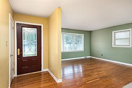 124 Milwood Dr, Winchester, Ky  3 Beds 2 Baths in Winchester, KY (Photo 3 of 12)