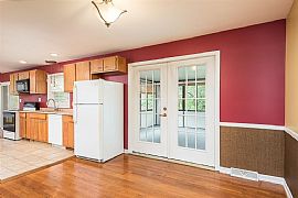 124 Milwood Dr, Winchester, Ky  3 Beds 2 Baths in Winchester, KY (Photo 5 of 12)