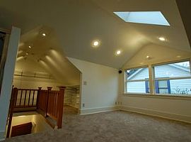 Charming 5 Bedroom Home in Seattle, WA (Photo 3 of 5)