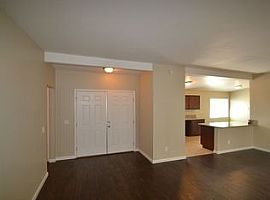 Peaceful House in Quiet Location  in Sun Valley, CA (Photo 2 of 11)