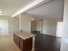 Peaceful House in Quiet Location  in Sun Valley, CA (Photo 4 of 11)