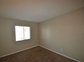 Peaceful House in Quiet Location  in Sun Valley, CA (Photo 5 of 11)