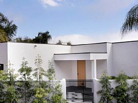 6390 Quebec Dr, Los Angeles, Ca in Los Angeles, CA (Photo 3 of 5)