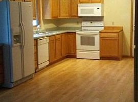 6 Beds 2.5 Baths in Minot, ND (Photo 2 of 7)