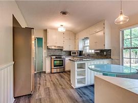 2 Bedrooms,  1 Bath Comfortable Apartment  in Oklahoma City, OK (Photo 4 of 11)