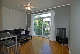 One Bedroom, Top Floor Condo For Rent. Lots of Natural Light Fr in Chicago, IL (Photo 4 of 7)