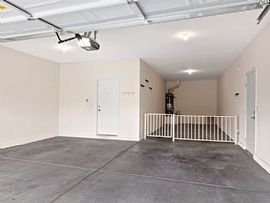 4 Bedrooms, 3 Bathrooms Home in Las Vegas, NV (Photo 9 of 12)