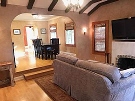 3bedroom Single Family Home in Chicago, IL (Photo 2 of 5)