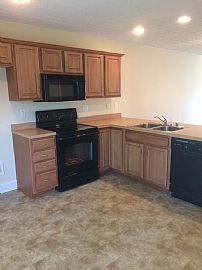 7229 Michael Benjamin Cir, Crestwood, Ky    2 Beds 2 Baths in Crestwood, KY (Photo 2 of 8)