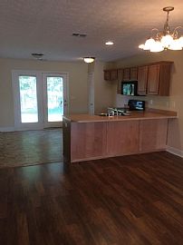 7229 Michael Benjamin Cir, Crestwood, Ky    2 Beds 2 Baths in Crestwood, KY (Photo 7 of 8)