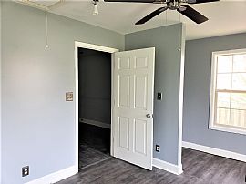 3229 Durango Dr, Lexington, Ky  3 Beds 2 Baths in Lexington, KY (Photo 7 of 10)