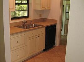 710 Mayfair Cir, Orlando, Fl 32803 2 Beds 1 Bath 1,231 Sqft in Orlando, FL (Photo 3 of 6)