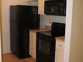 710 Mayfair Cir, Orlando, Fl 32803 2 Beds 1 Bath 1,231 Sqft in Orlando, FL (Photo 5 of 6)