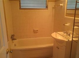 5560 Bay St Ne, Saint Petersburg, Fl 33703 3 Beds 1 Bath 1,215  in Saint Petersburg, FL (Photo 4 of 5)