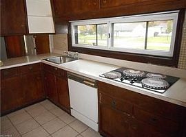 2bed 1.5 Bath  in South Euclid, OH (Photo 4 of 5)