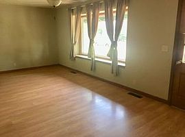 3bed 1.5 Bath in Wichita, KS (Photo 2 of 4)