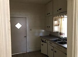 3bed 1 Bath in Wichita, KS (Photo 3 of 5)