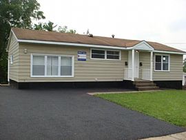 5 Beds 2 Baths in Syracuse, NY