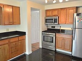 5 Beds 2 Baths in Syracuse, NY (Photo 2 of 7)